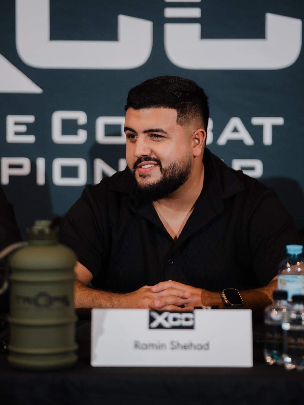 Ramin Shehad bei einer XCC Pressekonferenz